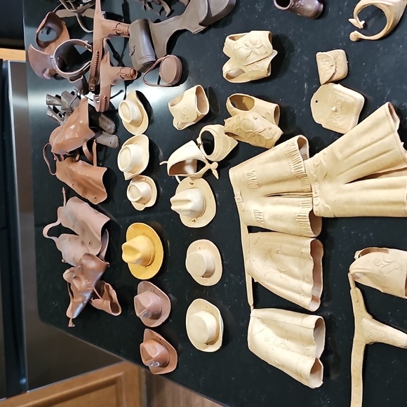 Vintage Marx Western Pieces - Picture 2 of 3